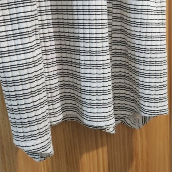 Vince Camuto black and white striped sleeveless tank top - Picture 6 of 12